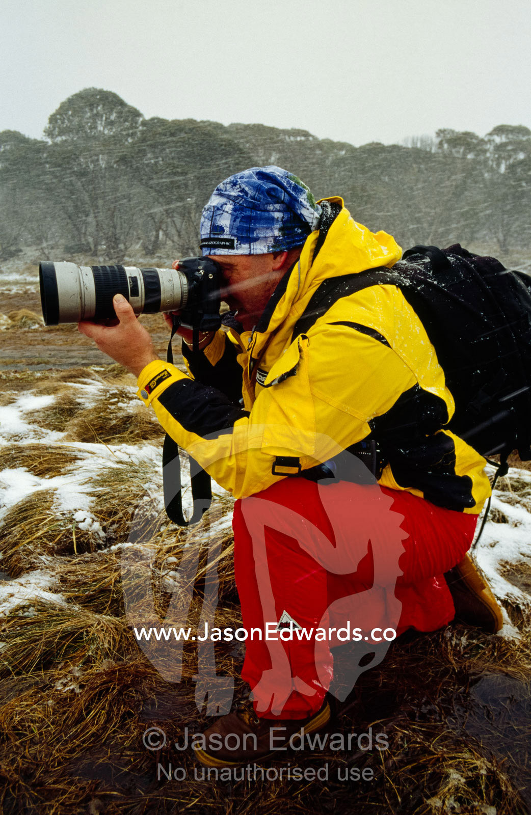 Wildlife photographer Jason Edwards working outdoors. Alpine National Park, Victoria, Australia.