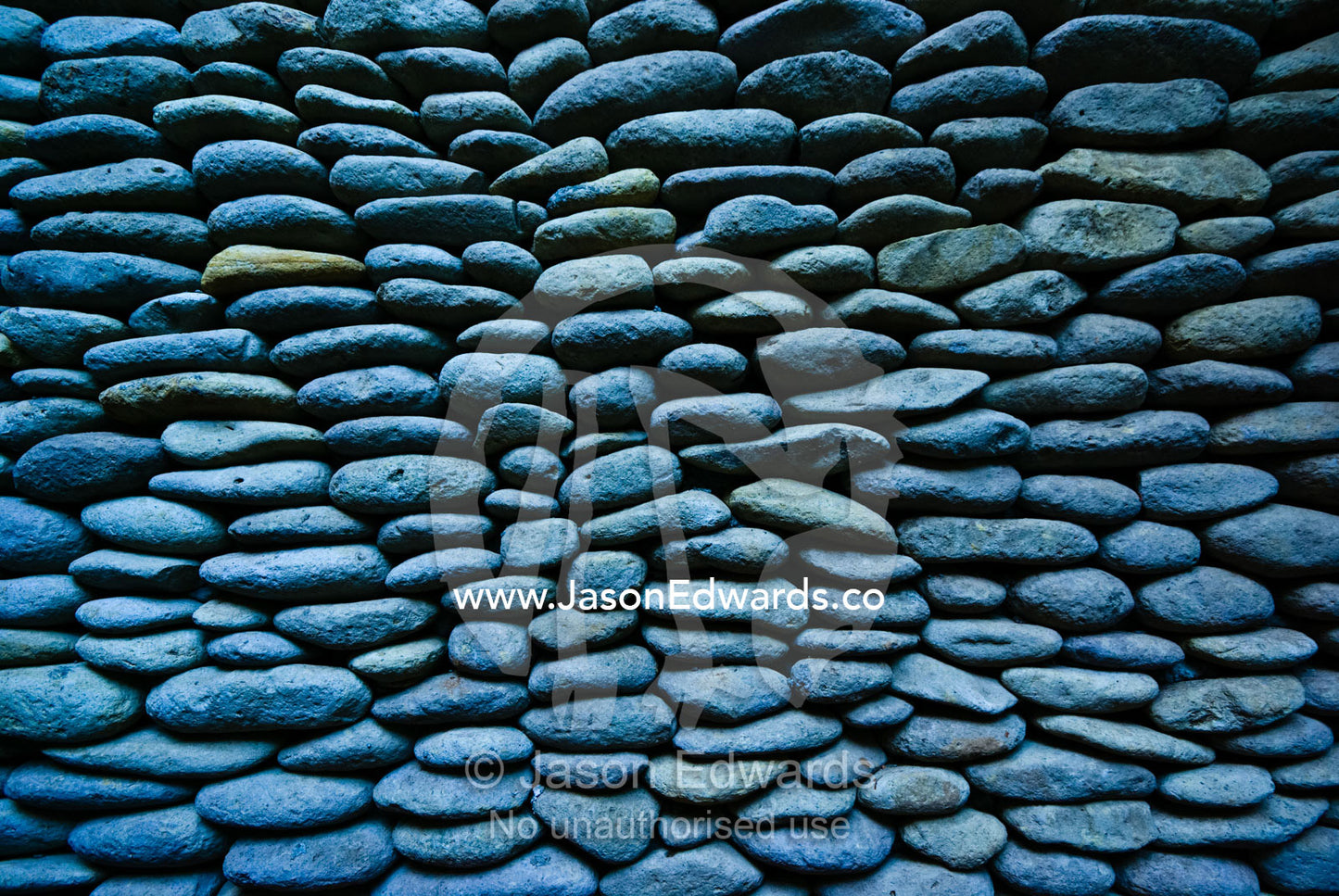 An elegant and unusual bathroom wall built of volcanic river stones. The Temple Lodge, Bukit Peninsula, Bali, Indonesia.