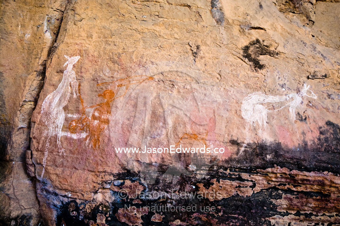 Ancient Aboriginal rock art depicts a hunter and a kangaroo on a wall. Nourlangie, Nawurlandja, Anbangbang Billabong, Kakadu National Park, Northern Territory, Australia.