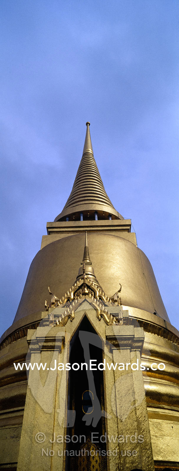 The golden Phra Si Ratana Chedi stupa enshrining ashes of the Buddha. Phra Sri Ratana Chedi, Golden Chedi, Prasat Phra Thep Bidon, Royal Pantheon, Wat Phra Kaew, Wat Phra Kaeo, Temple of the Emerald Buddha, Bangkok, Thailand.