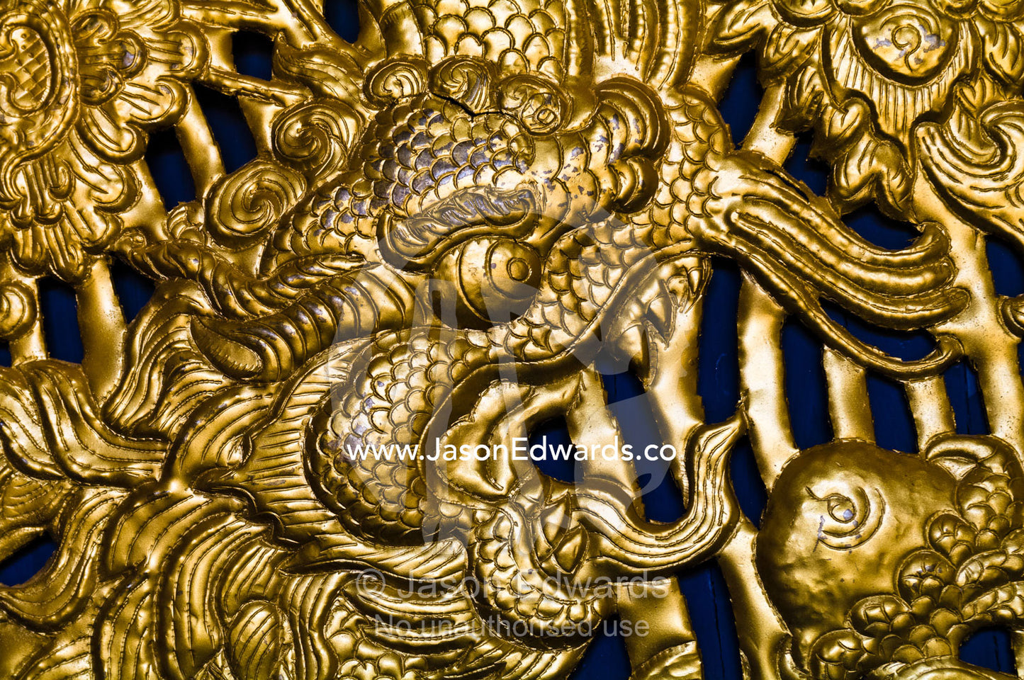 A golden Druk also known as a Thunder Dragon carved into the door of a Buddhist monastery. Gangteng Monastery, Ganteng, Wangdue Phodrang District, Phobjika Valley, Phobjikha Valley, Gangteng Valley, Black Mountains, Bhutan.
