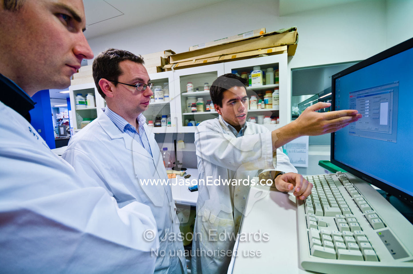 Scientists setting up a computer for circular dichroism spectroscopy. Bio21 Molecular Science and Biotechnology Institute, University of Melbourne, Parkville, Melbourne, Victoria, Australia.