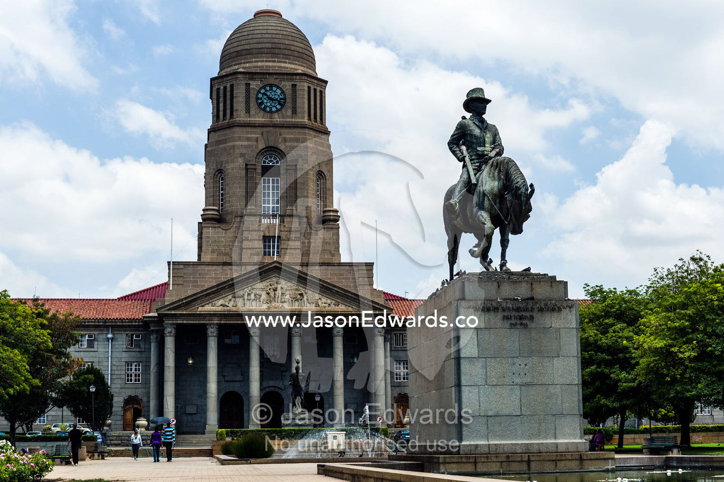 A statue of Andries Pretorius in front of the City Hall of Pretoria. City hall of Pretoria, Pretoria, Gauteng Province, South Africa.