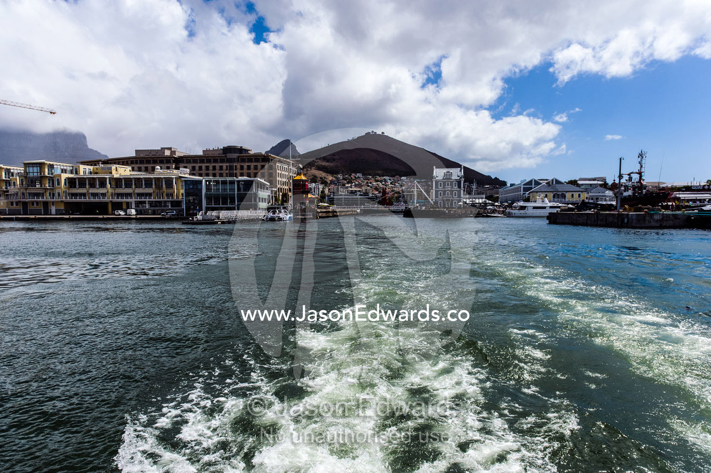 The wake from the ferry as it leaves port for the open sea. Robben Island, Victoria and Alfred Waterfront, Cape Town, Bloubergstrand, Table Bay, Western Cape, South Africa.