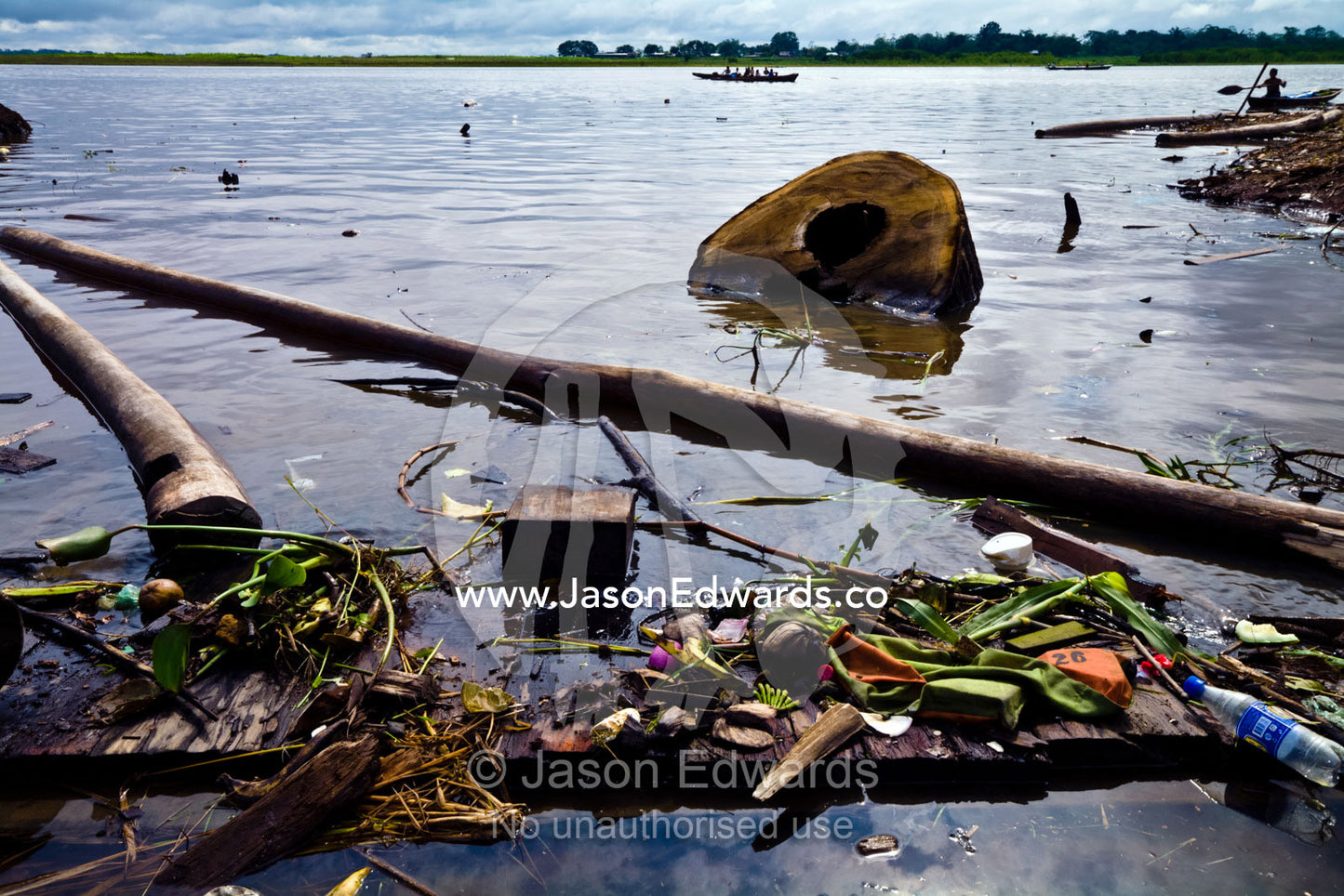 Pollution, logs and rubbish line the shore of the Amazon River near logging mills. Puerto Masusa, Iquitos, Amazon River, Rio Amazonas, Amazon Basin, Loreto Region, Maynas Province, Peru.
