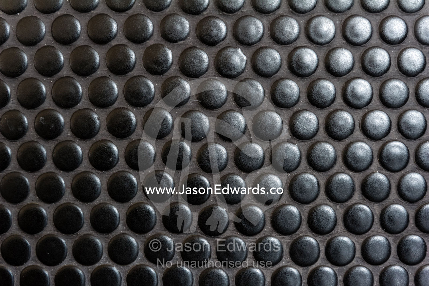 A circular tiled wall acts as a splash back behind a range cooker in an inner city apartment. Brunswick, Melbourne, Victoria, Australia.