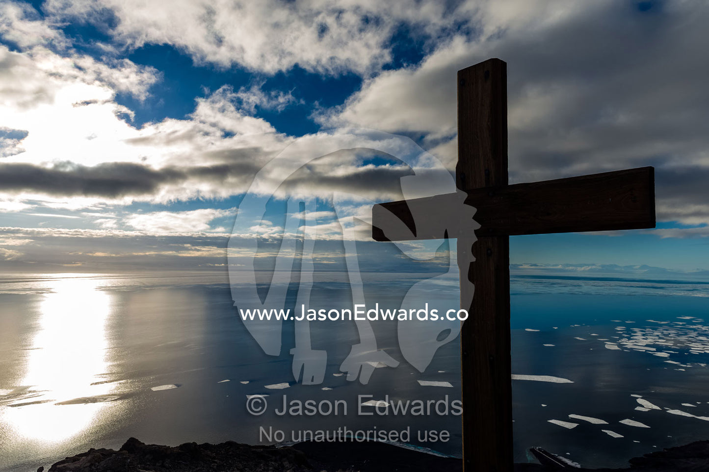 Scott's Cross is a memorial to Antarctic explorer Robert Falcon Scott and his party on top of Observation Hill. Observation Hill, McMurdo Sound, Ross Island, Antarctica.