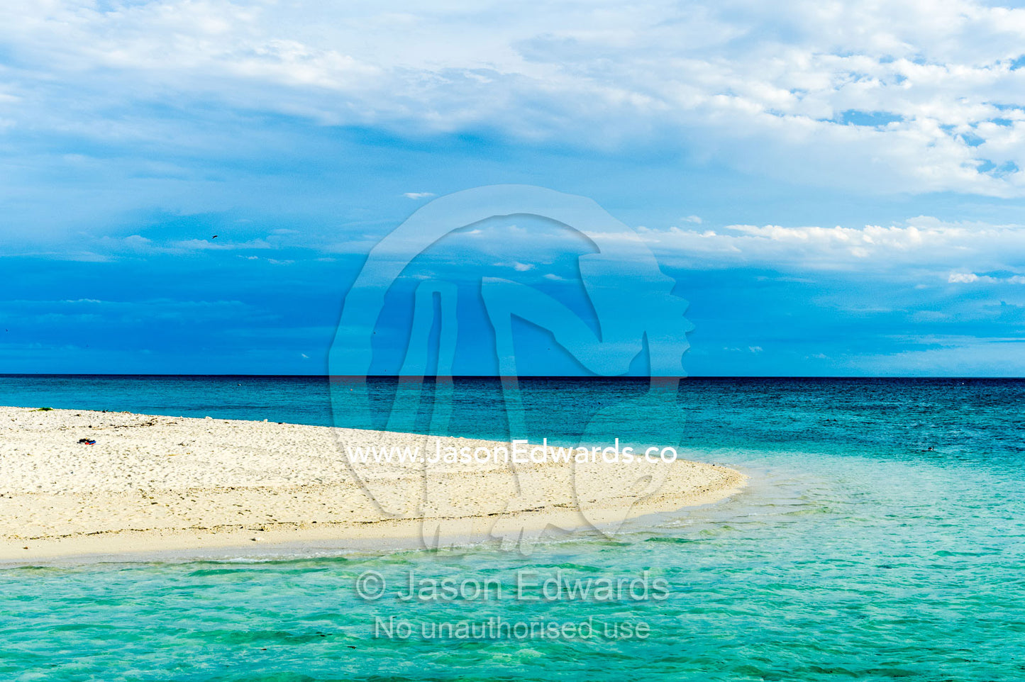 A white sandy beach surrounded by a turquoise ocean. Wreck Beach, Heron Island, Great Barrier Reef, Queensland, Australia.
