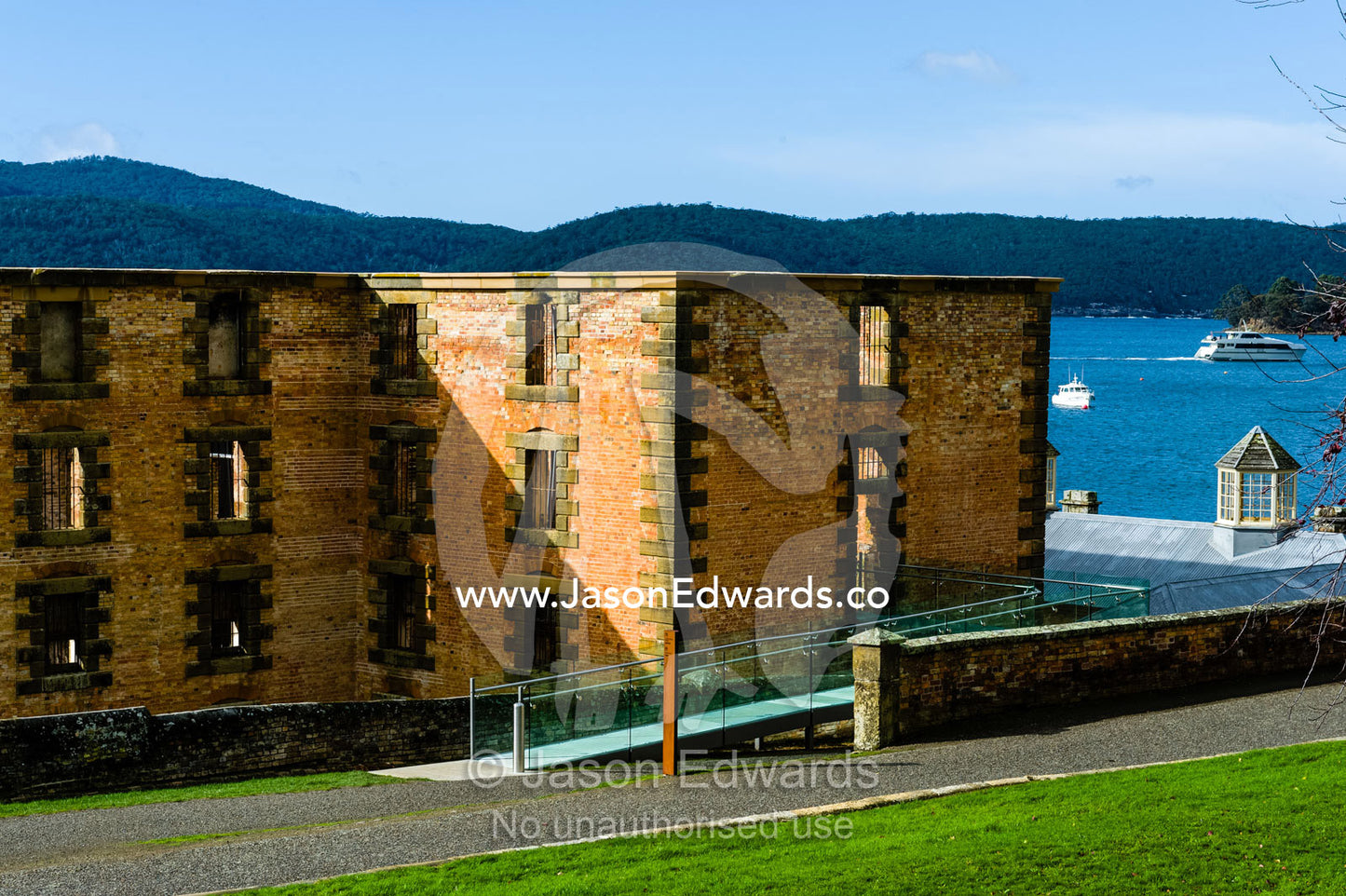 Steel bars in the windows of the facade of the Port Arthur penitentiary overlooking Mason Cove. Port Arthur Historic Site, Port Arthur, Tasmania,
Australia.