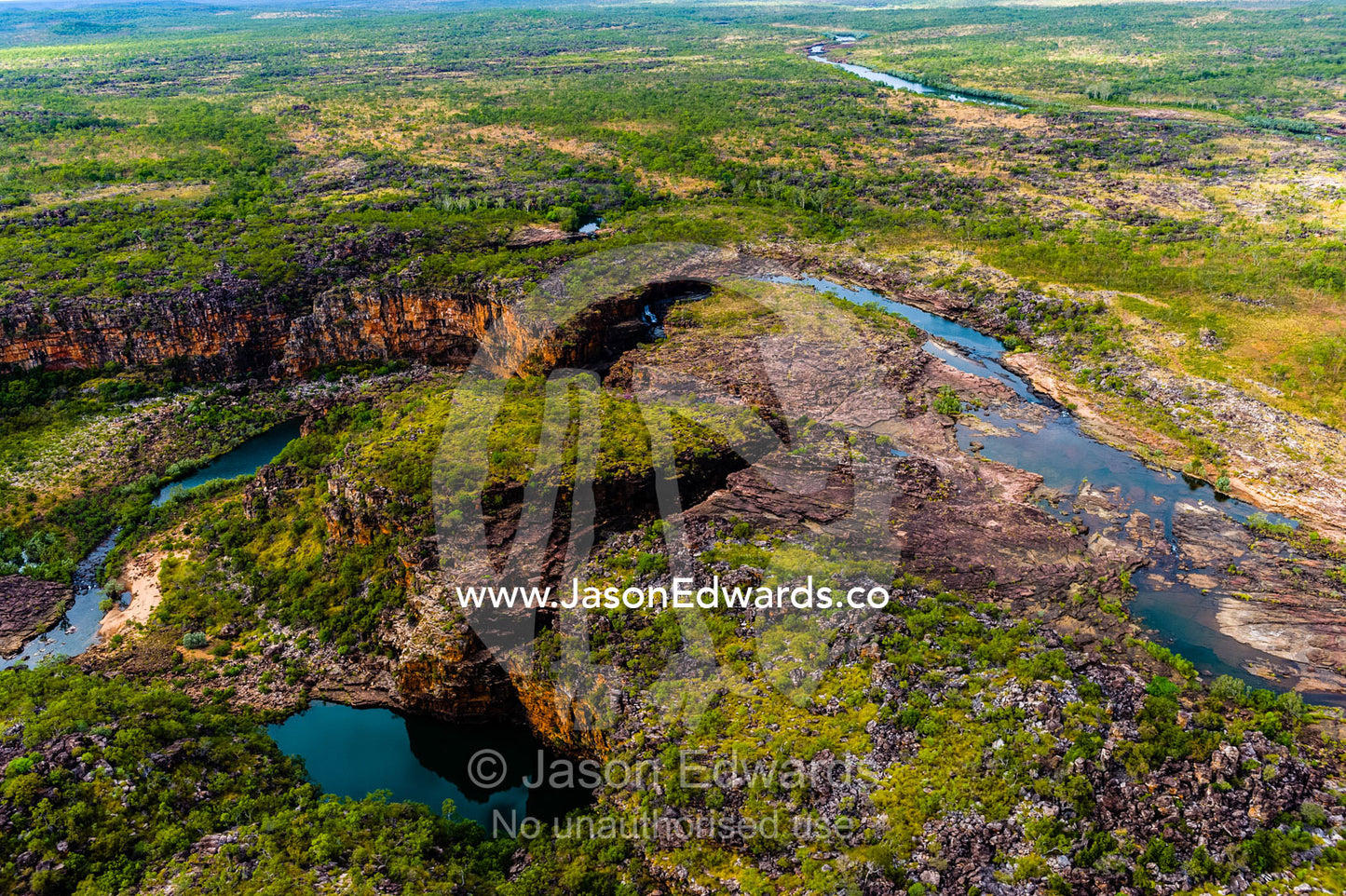 The Mitchell River winds it's way over a plateau before cascading in waterfalls. Mitchell Falls, Mitchell River National Park, Mitchell Plateau, Kimberley Coast, Western Australia, Australia.