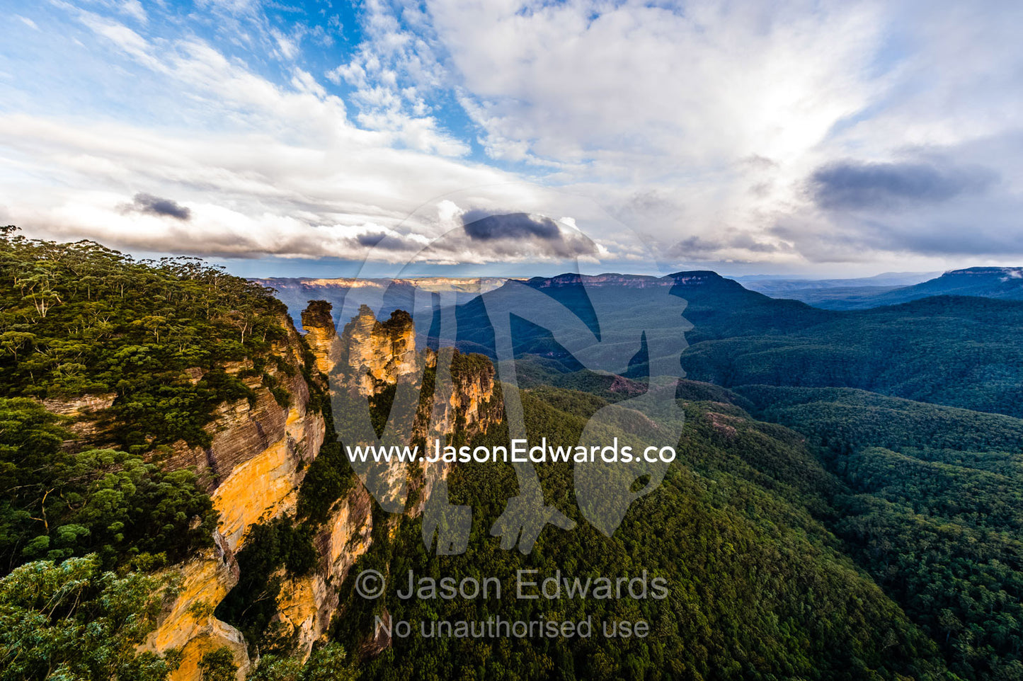 The Three Sisters is a sandstone rock formation overlooking a densely forested valley. Blue Mountains National Park, New South Wales, Australia.