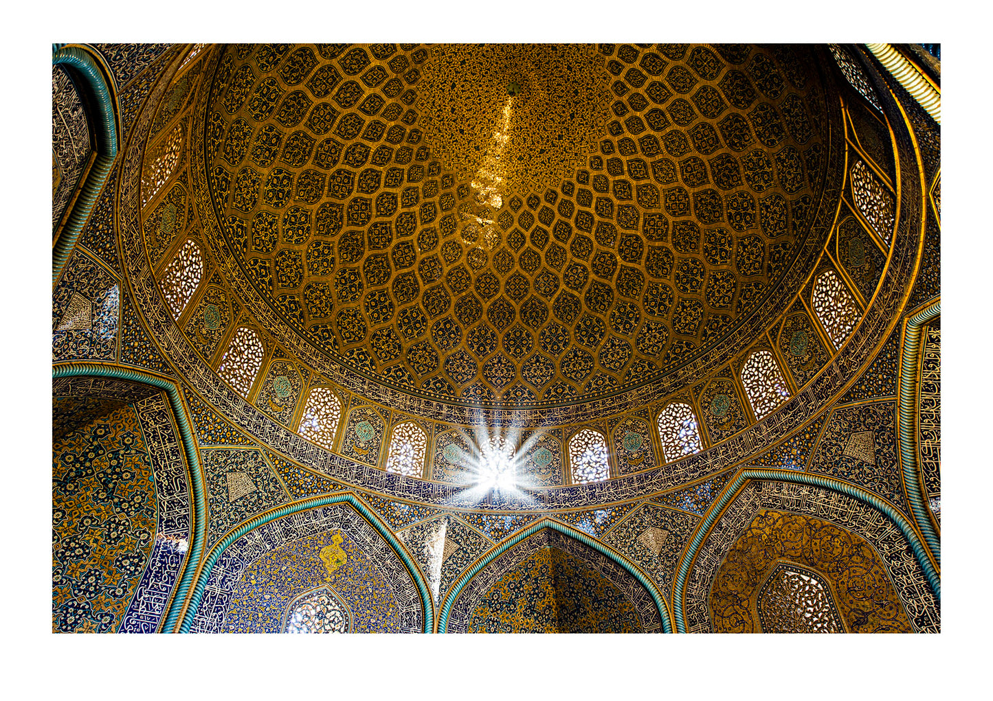 The beautiful and intricate tiled patterns on the dome of the Sheikh Lotfollah Mosque. Sheikh Lotfollah Mosque, Naqsh-e Jahan Square, Isfahan, Isfahan Province, Islamic Republic of Iran.