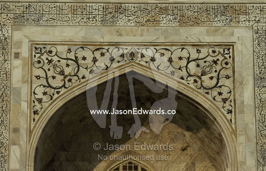 Detail of Taj Mahal doorway arch with marble inlay Pietra Dura style. Taj Mahal, Agra, India.