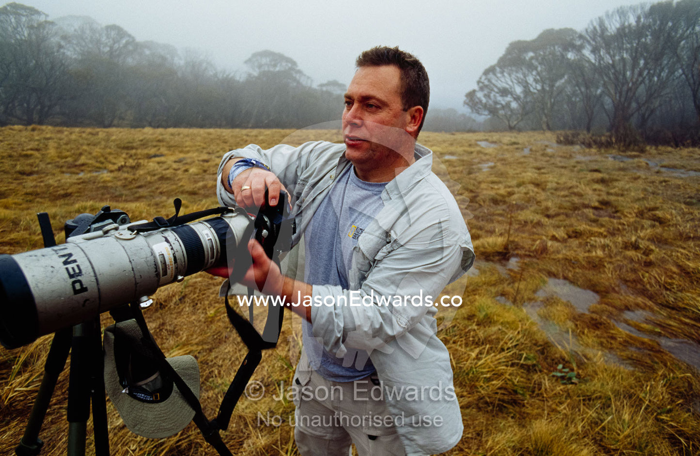 Wildlife photographer Jason Edwards working outdoors. Alpine National Park, Victoria, Australia.