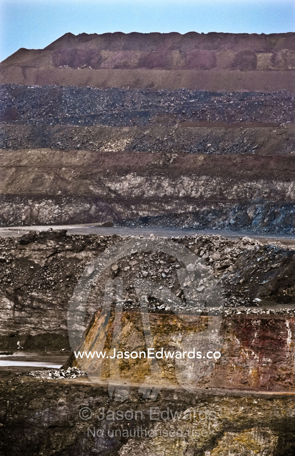 The tiered mining layers of the Super Pit an enormous gold mine. Kalgoorlie-Boulder, Western Australia, Australia.
