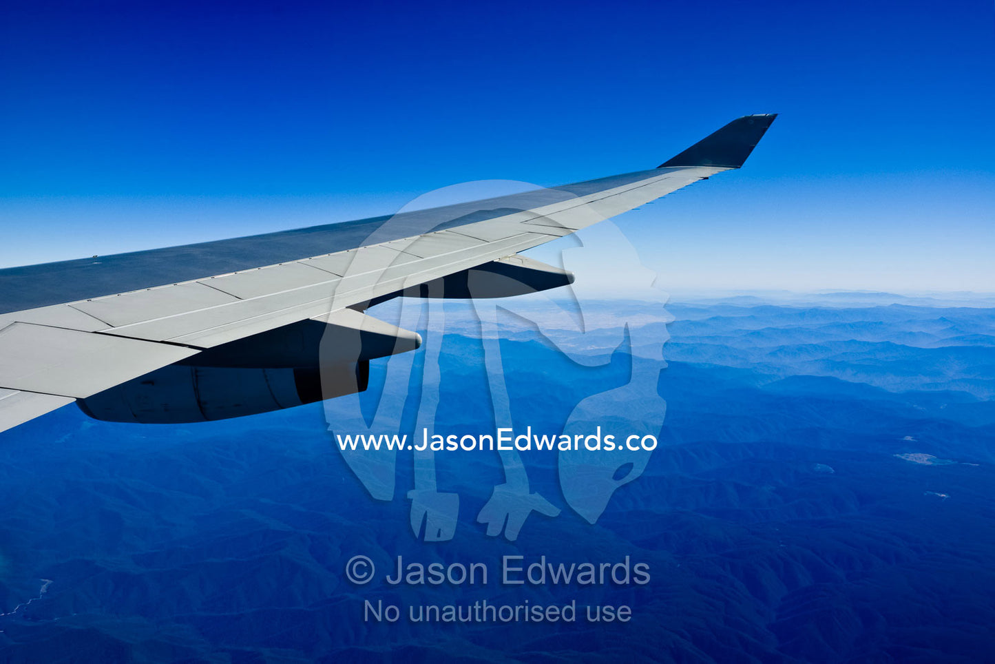 Jet airliners soar over the mountain peaks of the Great Dividing Range Great Dividing Range, Victoria, Australia.
