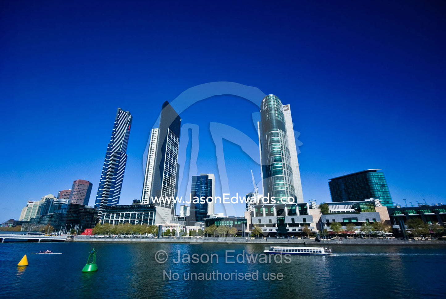 Casino's, apartments and restaurants on the banks of the Yarra River. Southbank and Southgate Arts & Leisure Precinct, Melbourne, Victoria, Australia.