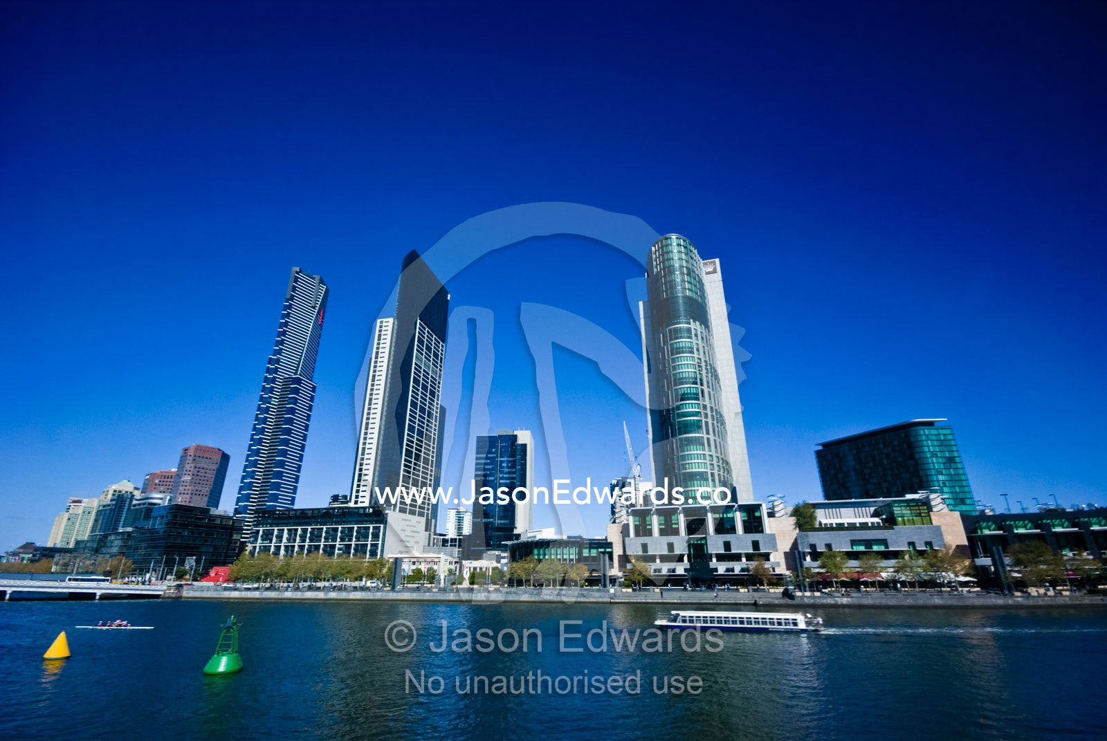 Casino's, apartments and restaurants on the banks of the Yarra River. Southbank and Southgate Arts & Leisure Precinct, Melbourne, Victoria, Australia.