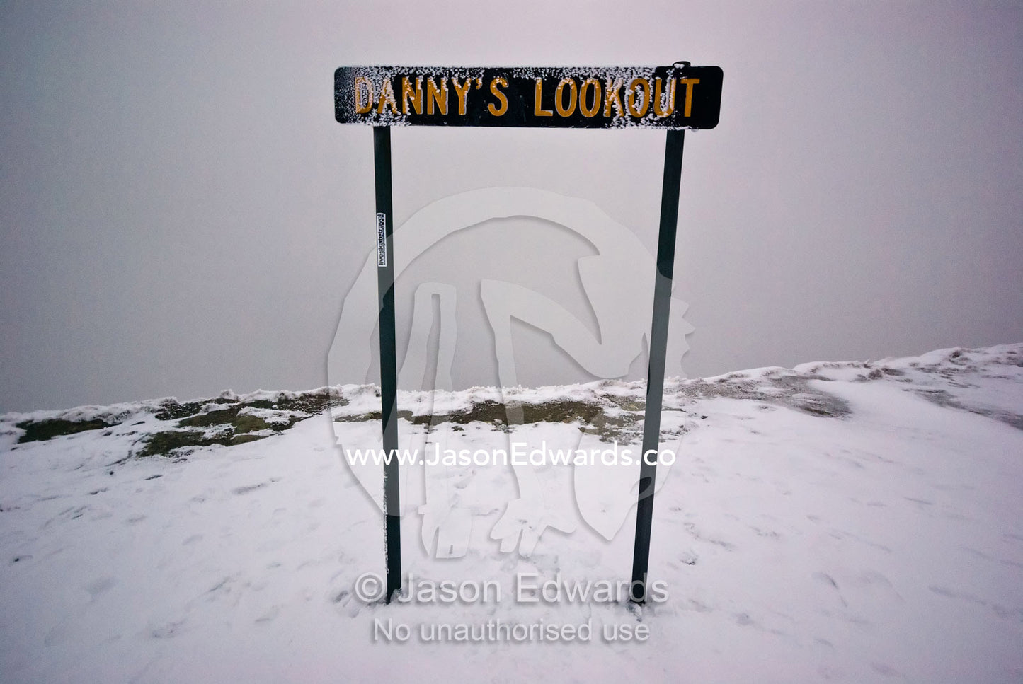 An ice encrusted sign indicates a scenic lookout lost in a storm. Danny's Lookout, Mount Hotham, Great Dividing Range, Victoria, Australia