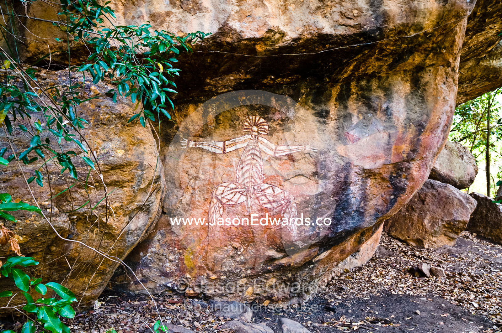 Ancient Aboriginal rock art depicts Nabulwinjbulwinj on a cliff wall. Nourlangie, Nawurlandja, Anbangbang Billabong, Kakadu National Park, Northern Territory, Australia