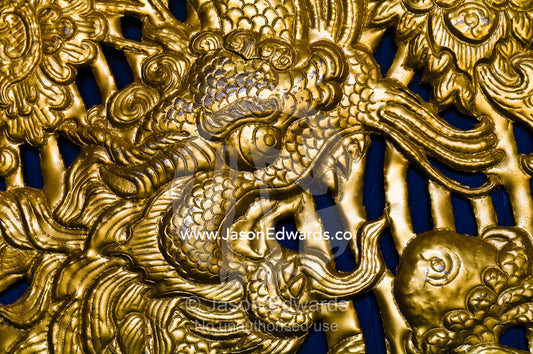 A golden Druk also known as a Thunder Dragon carved into the door of a Buddhist monastery. Gangteng Monastery, Ganteng, Wangdue Phodrang District, Phobjika Valley, Phobjikha Valley, Gangteng Valley, Black Mountains, Bhutan.