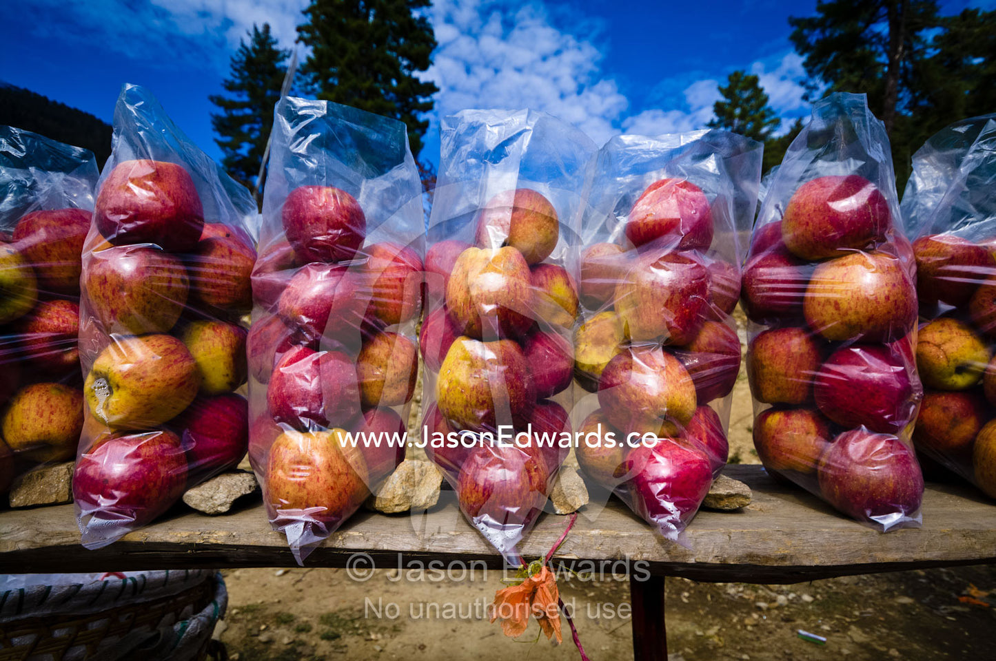 Fresh, organic apples for sale at a roadside stall in a Himalaya valley. Dochula Pass, Thimphu District, Bhutan.