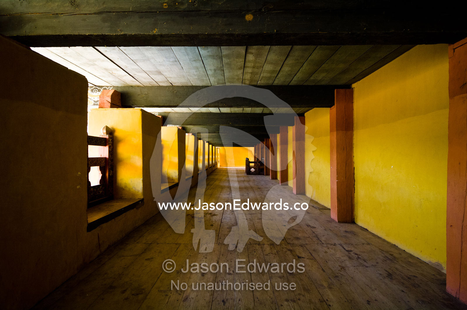 Massive timber beams support a covered balcony and walkway in an ancient monastery. Punakha Dzong, Punakha dzongkhag, Punakha District, Bhutan.
