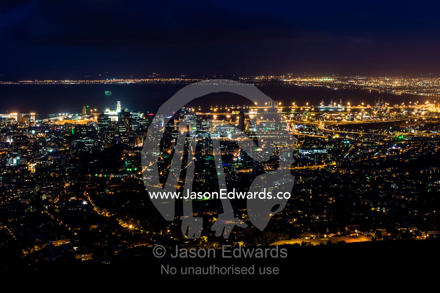 Cape Town's sprawling suburbs, harbour and shopping district at night from Table Mountain. Table Mountain, Cape Town, Cape Peninsula, Western Cape, South Africa.