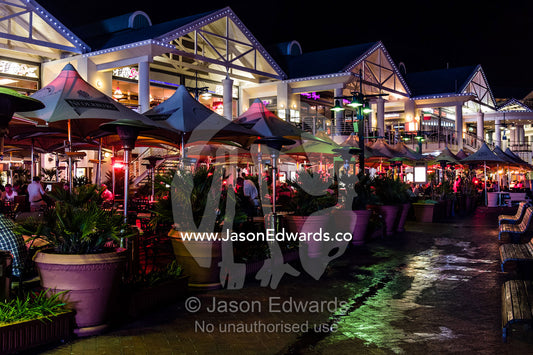 Restaurants and cafes line the foreshore of a marina shopping zone. Cape Town, Victoria and Alfred Waterfront, Western Cape, South Africa.