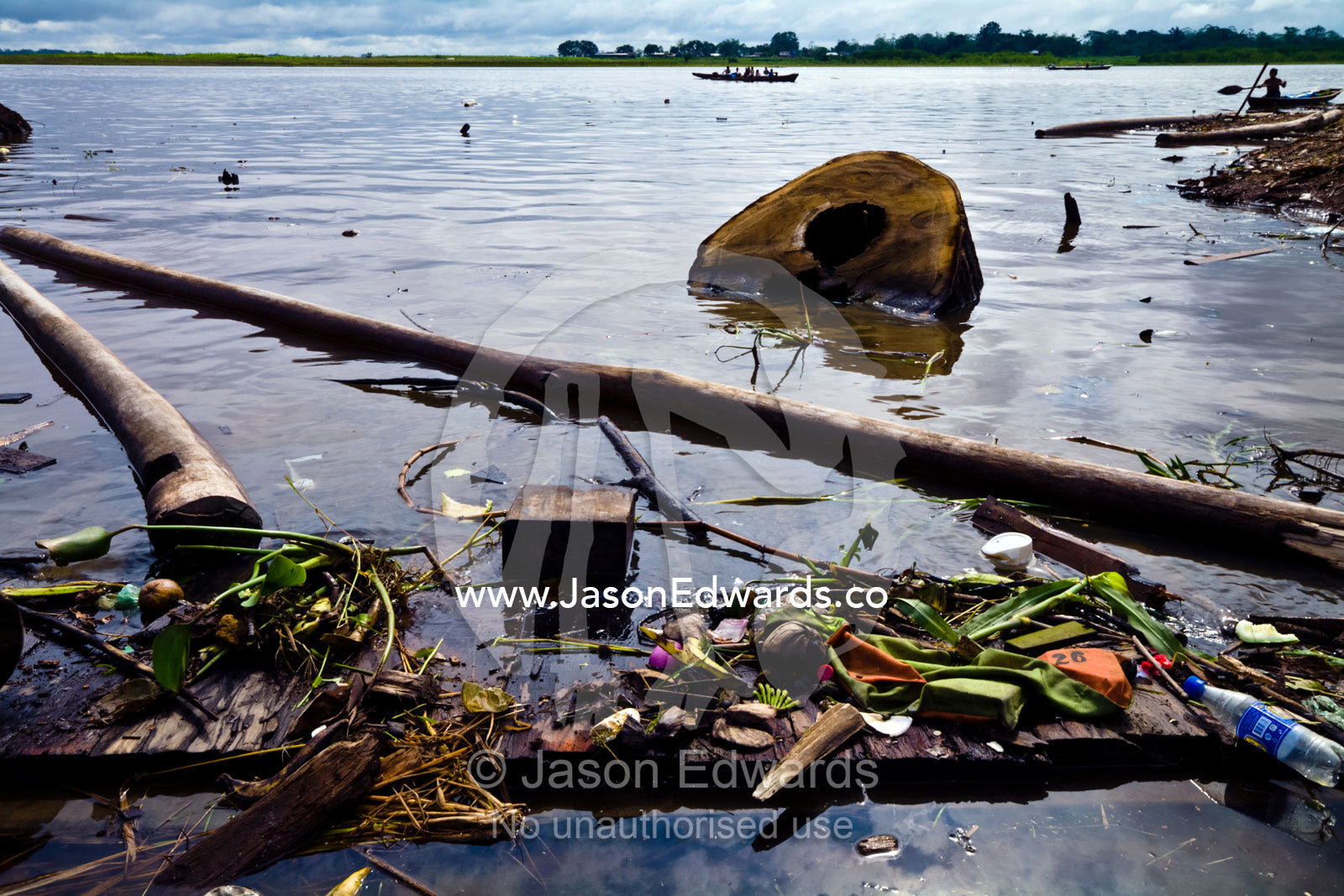 Pollution, logs and rubbish line the shore of the Amazon River near logging mills. Puerto Masusa, Iquitos, Amazon River, Rio Amazonas, Amazon Basin, Loreto Region, Maynas Province, Peru.