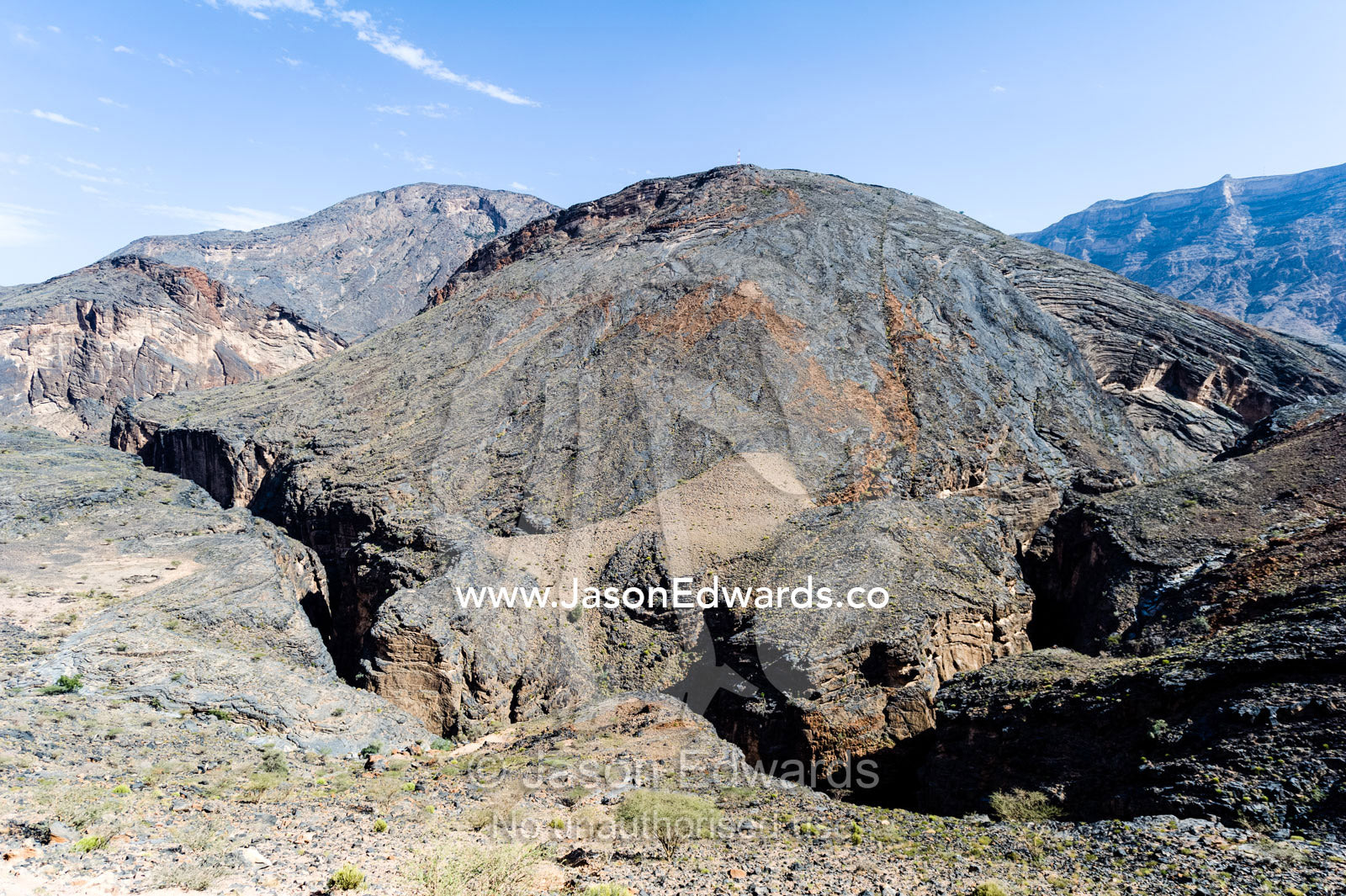 A jagged and winding canyon eroded by a river in a rocky desert. Wadi Bani Awf, Snake Gorge, Western Hajar Mountains, Ad Dakhiliyah Region, Sultanate of Oman.