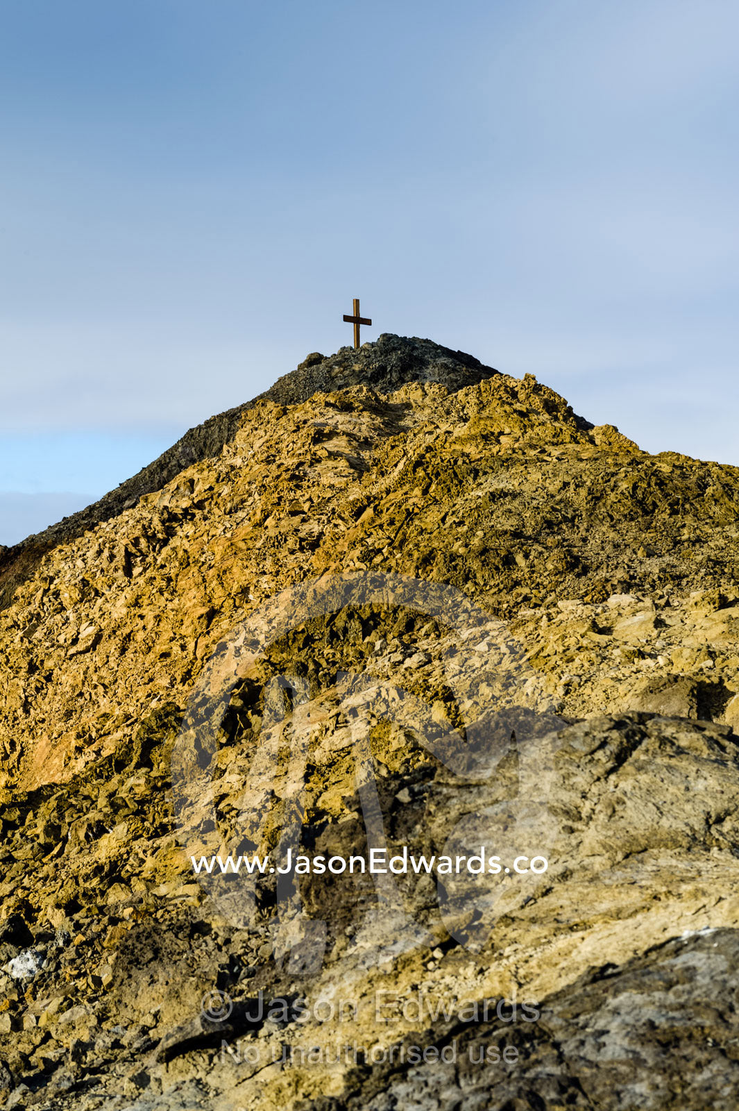 Scott's Cross is a memorial to Antarctic explorer Robert Falcon Scott and his party on top of Observation Hill. Observation Hill, McMurdo Sound, Ross Island, Antarctica