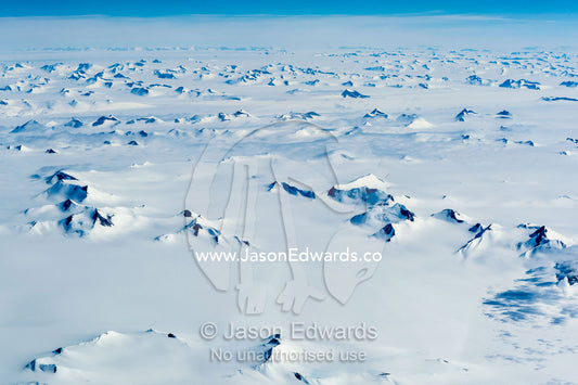 Jagged mountain ranges, glaciers and ice fields cover the Antarctic continent. Transantarctic Mountains, Northern Victoria Land, Antarctica.