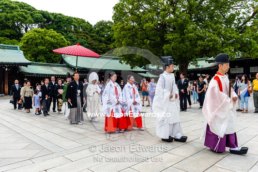 A traditional Shinto wedding procession slowing parading through a temple. Meiji Shrine, Shinto Shrine, Shibuya, Tokyo, Japan.