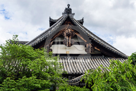 The weathered timber and tree-lined facade of the Myoho-in Temple in Kyoto. Myoho-in Temple, Higashiyama Ward, Kyoto, Kyoto Prefecture, Japan.