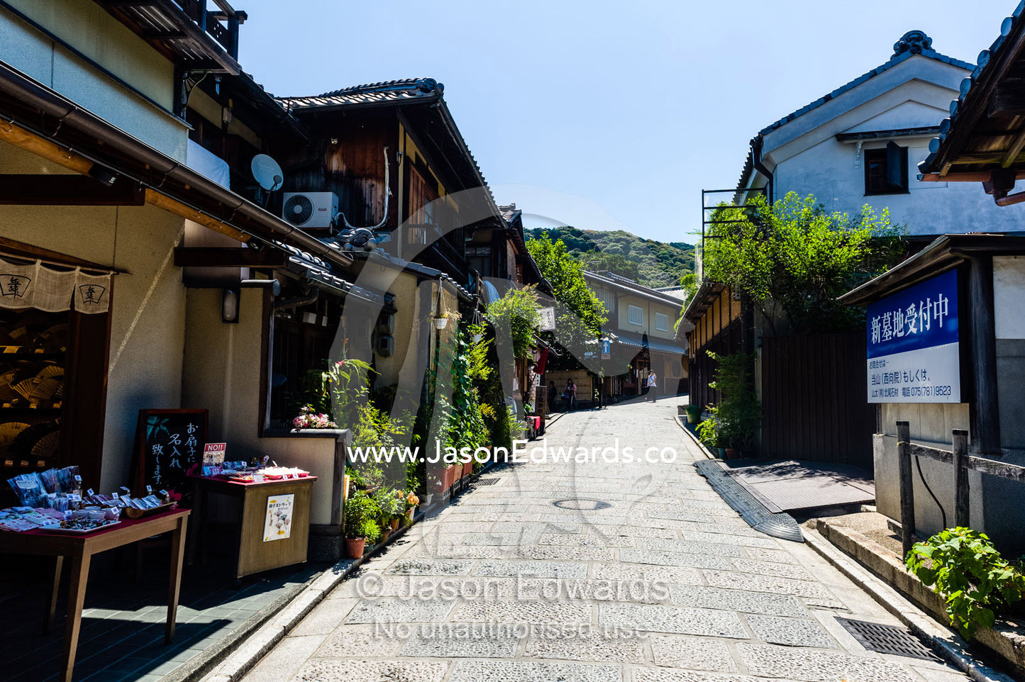 Small shops and studios line a narrow street near a temple. Yasaka Pagoda, Hokanji Temple, Higashiyama, Kyoto, Japan.