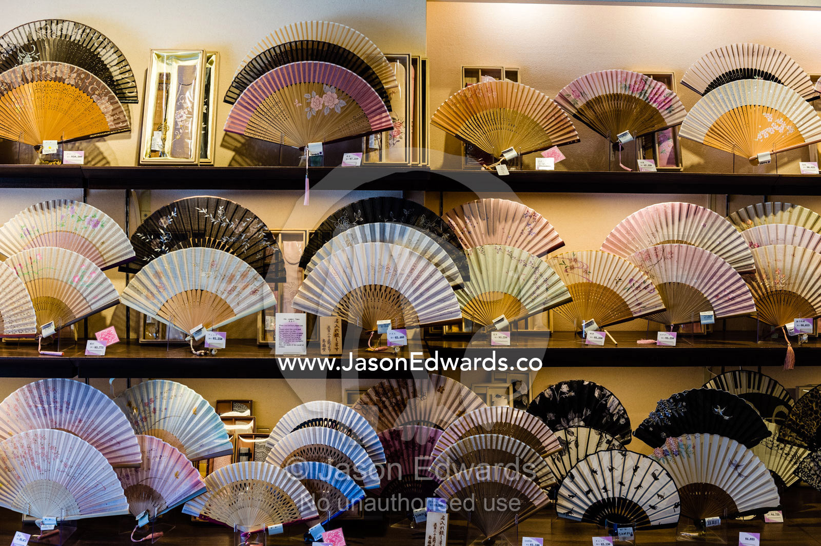 A shop near a temple sells delicate traditionally decorated Japanese fans. Yasaka Pagoda, Hokanji Temple, Higashiyama, Kyoto, Japan.