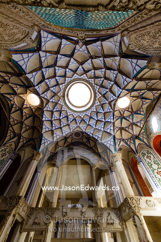 Skylights illuminate the vaulted spiralling geometric ceiling of the Borujerdis House. Borujerdis House, Kashan, Isfahan Province, Islamic Republic of Iran.
