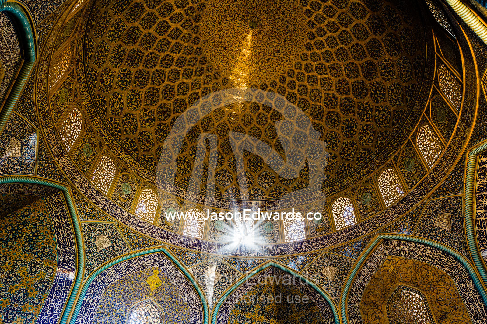 The beautiful and intricate tiled patterns on the dome of the Sheikh Lotfollah Mosque. Sheikh Lotfollah Mosque, Naqsh-e Jahan Square, Isfahan, Isfahan Province, Islamic Republic of Iran.