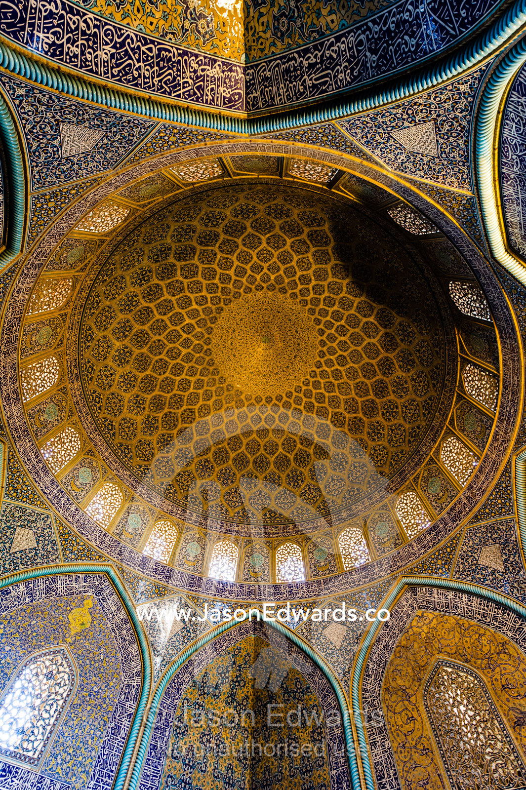 The beautiful and intricate tiled patterns on the dome of the Sheikh Lotfollah Mosque. Sheikh Lotfollah Mosque, Naqsh-e Jahan Square, Isfahan, Isfahan Province, Islamic Republic of Iran.