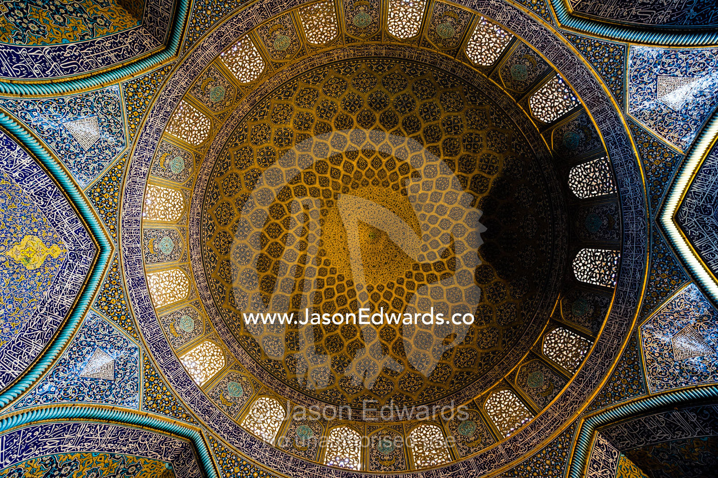 The beautiful and intricate tiled patterns on the dome of the Sheikh Lotfollah Mosque. Sheikh Lotfollah Mosque, Naqsh-e Jahan Square, Isfahan, Isfahan Province, Islamic Republic of Iran.