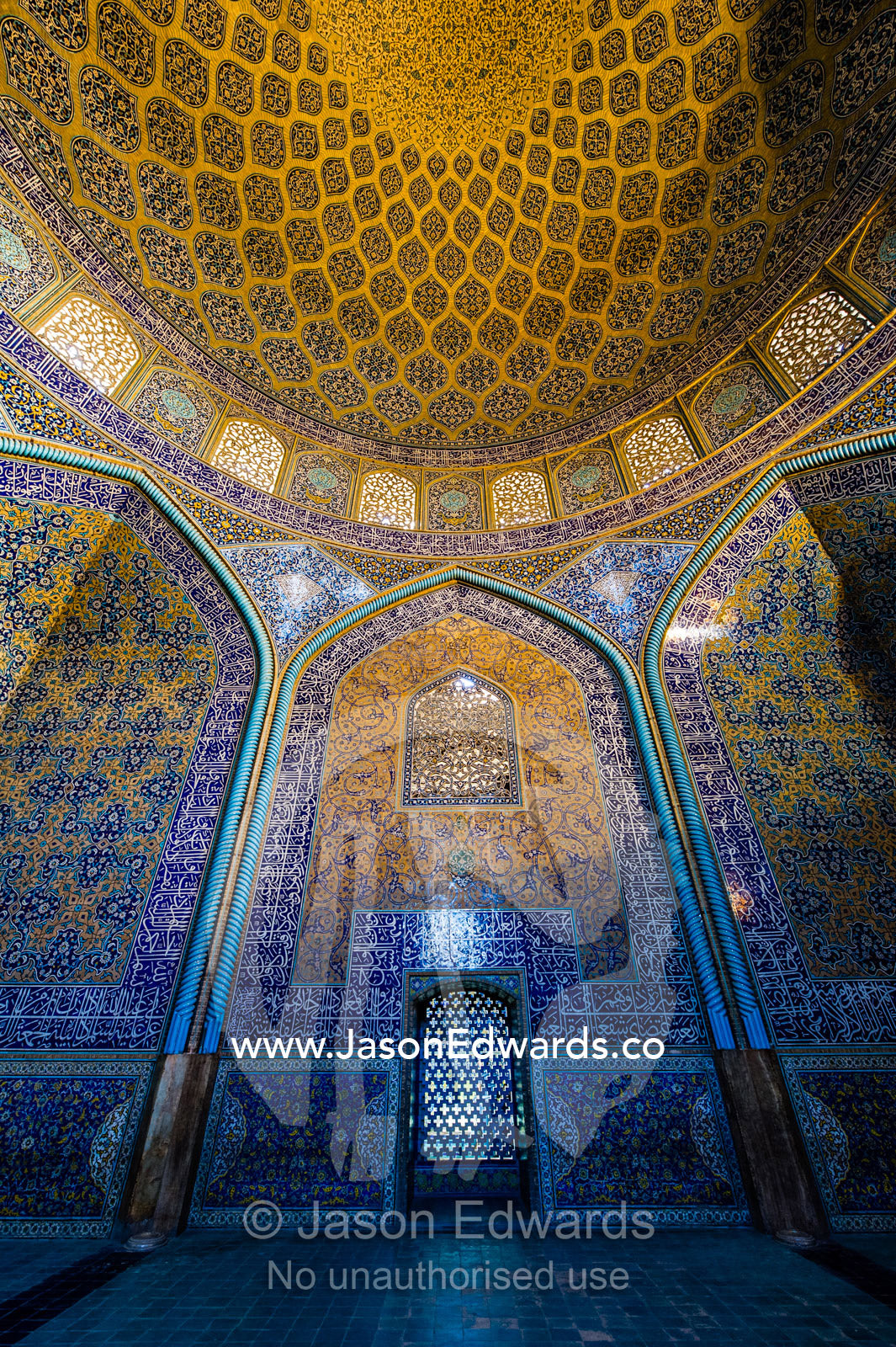 The beautiful and intricate tiled patterns on the dome of the Sheikh Lotfollah Mosque. Sheikh Lotfollah Mosque, Naqsh-e Jahan Square, Isfahan, Isfahan Province, Islamic Republic of Iran.