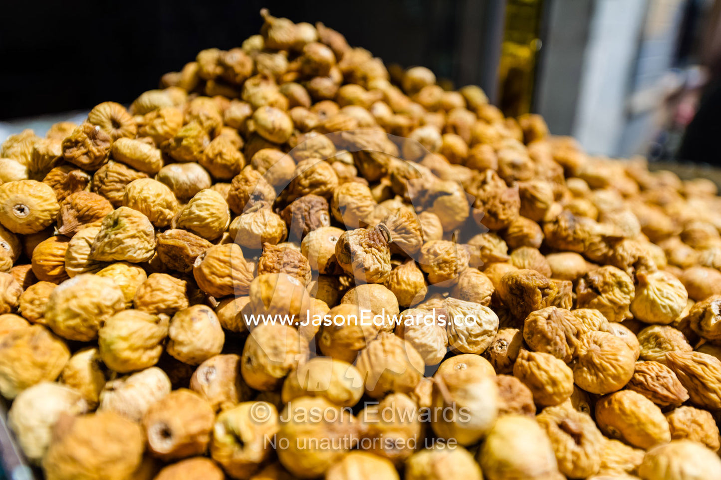 A large pile of figs for sale at a food market in an ancient bazaar. Saraye Moshir, Shiraz, Islamic Republic of Iran.