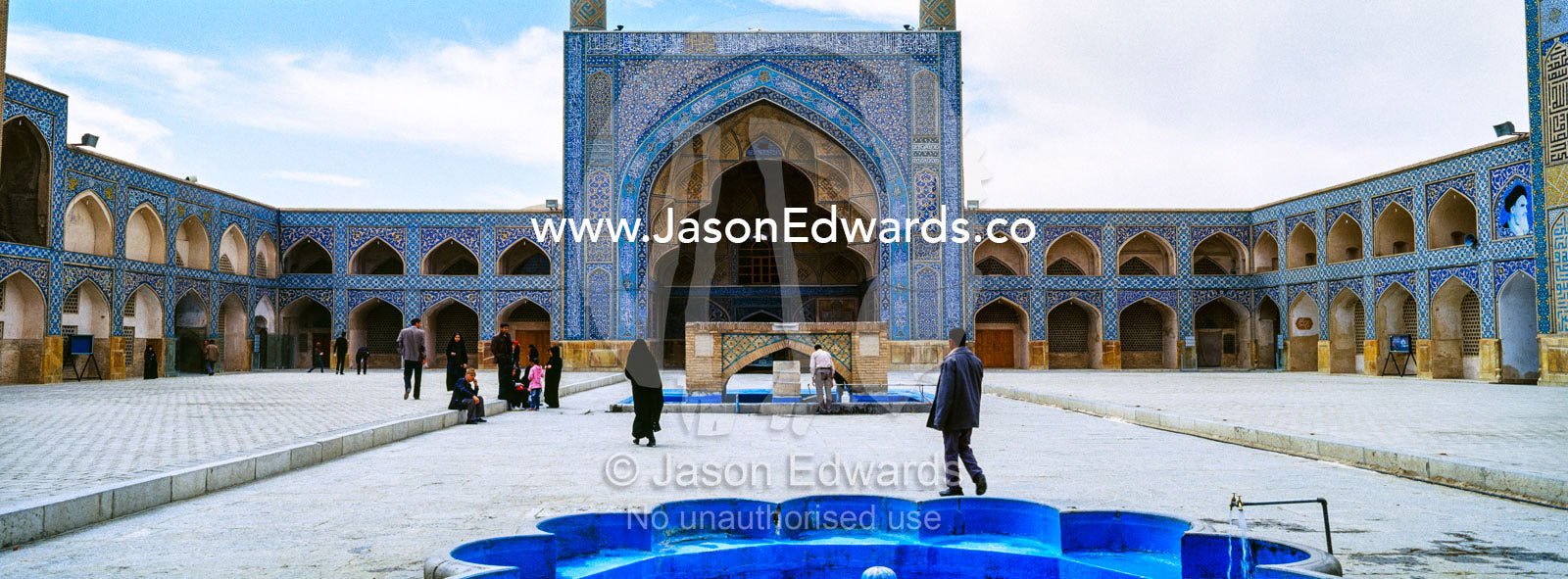 The main courtyard and riwaq in the Jameh Mosque Jameh Mosque of Isfahan, Isfahan, Isfahan Province, Islamic Republic of Iran.