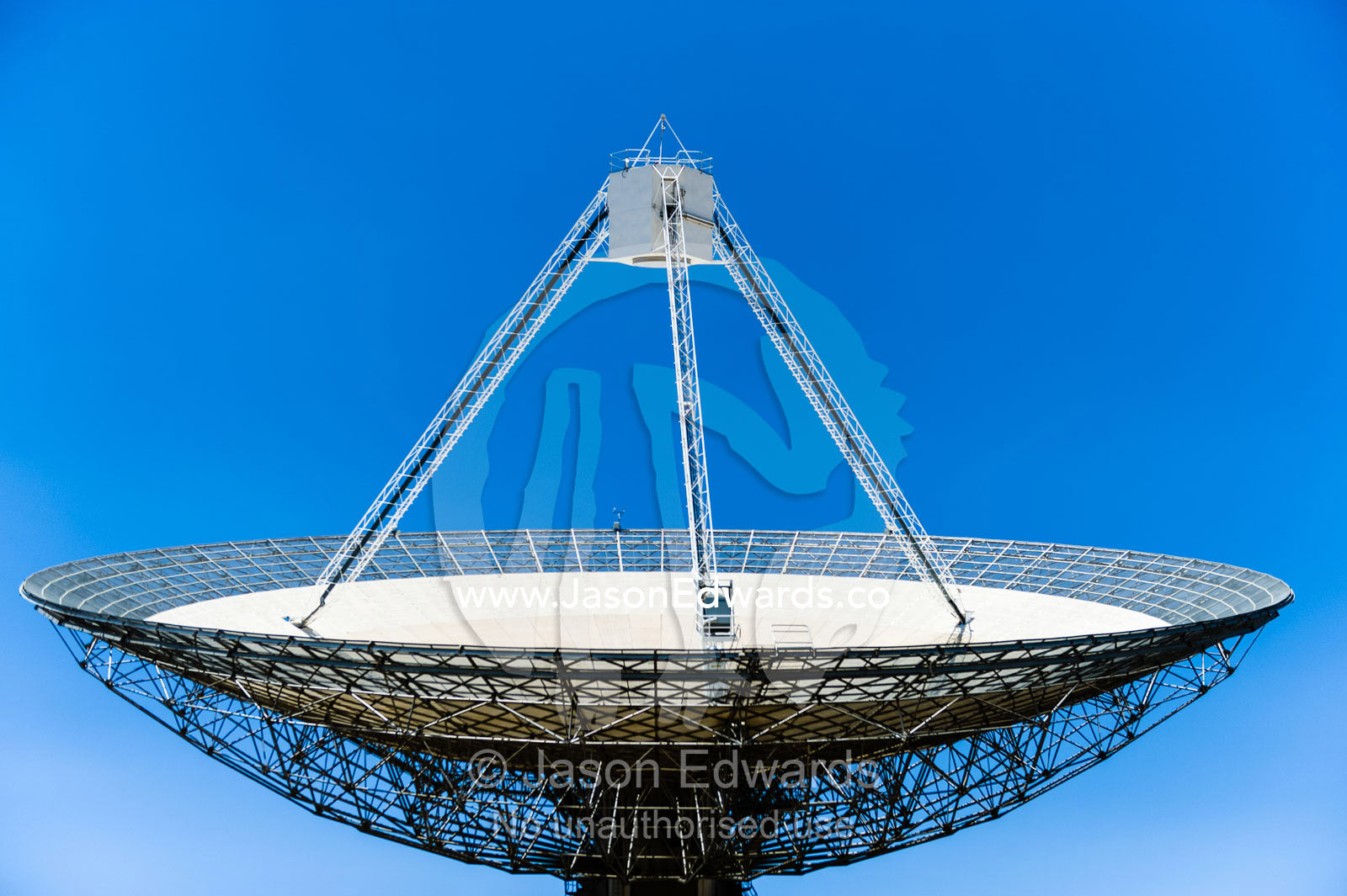The receiving cabin above the parabolic dish of a radio telescope containing radio and microwave detectors. CSIRO, Parkes Observatory, Australia National Telescope Facility, Parkes, New South Wales, Australia.