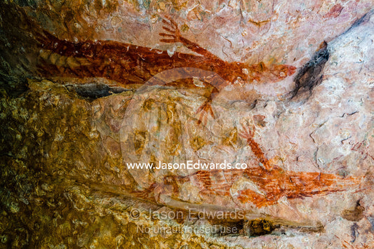 An ancient Wandjina painting featuring animals on the wall of a cave. Raft Point, Doubtful Bay, Buccaneer Archipelago, Kimberley Coast, Western Australia, Australia.