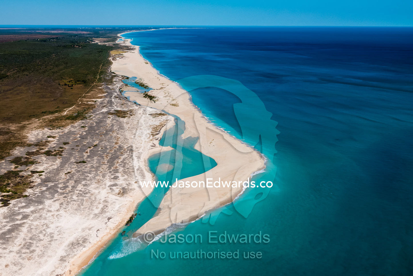 An uninhabited endless white sandy beach along a turquoise sea. Cable Beach, Willie Creek Pearl Farm, Broome, Western Australia, Australia.