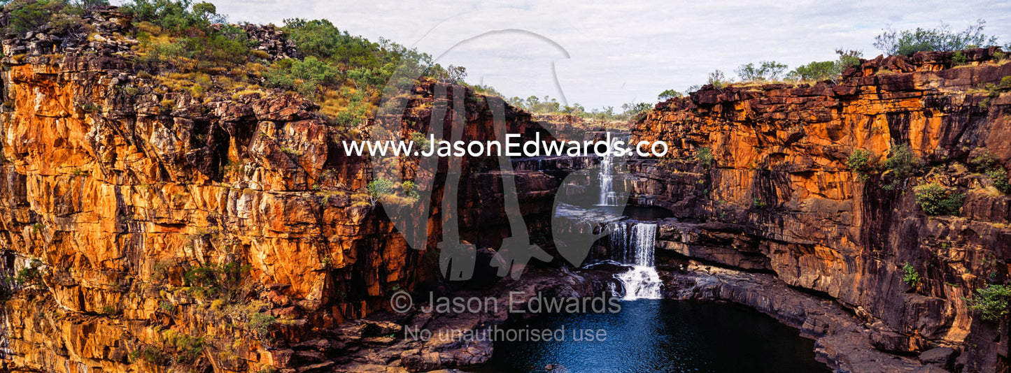 The magnificent Mitchell River cascades down ochre sandstone tiers in multiple waterfalls. Mitchell Falls, Mitchell River National Park, Mitchell Plateau, Kimberley Coast, Western Australia, Australia.