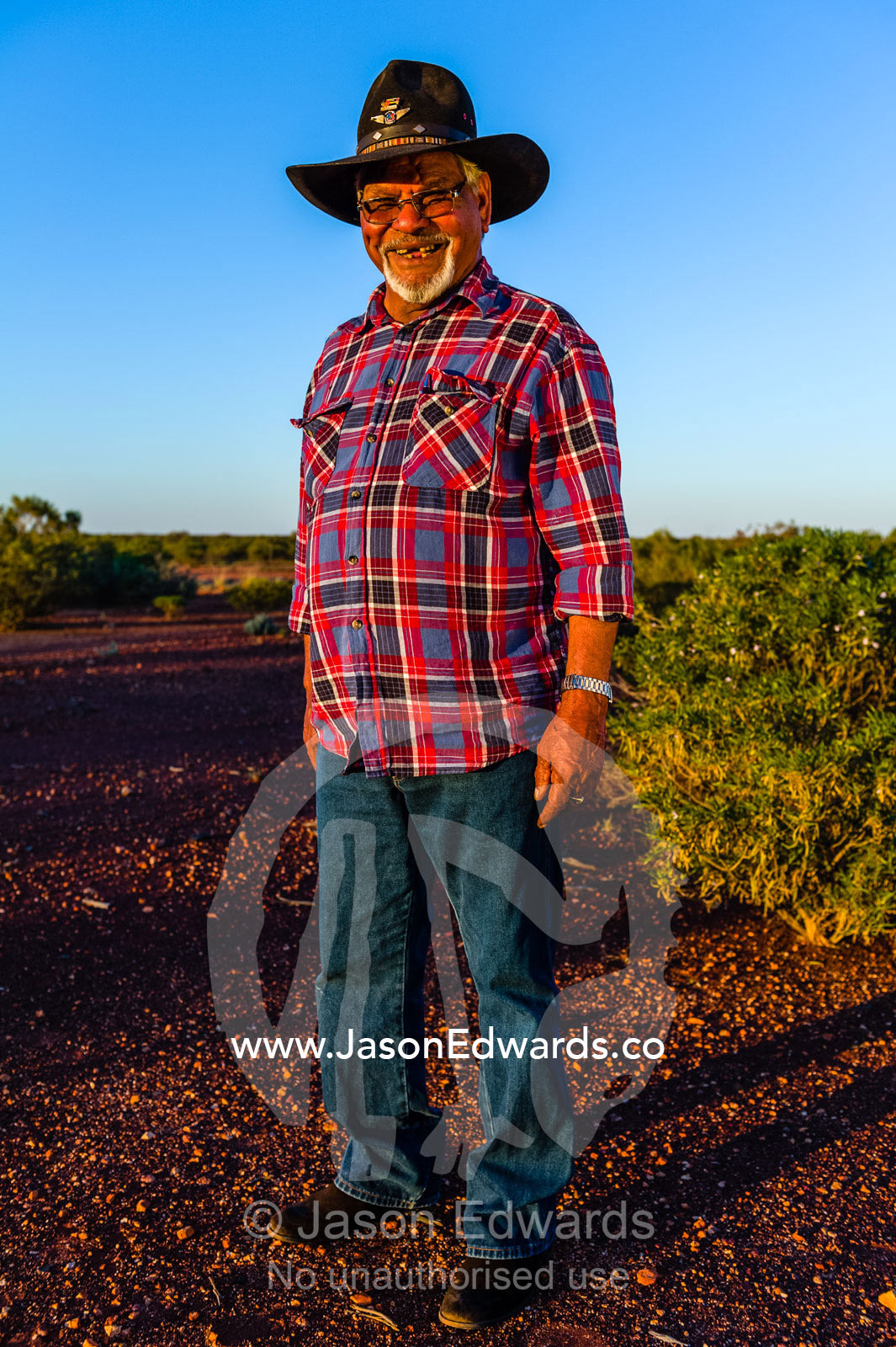 An aboriginal elder on an outback cattle station in the desert. Coober Pedy, Mt Willoughby Station, South Australia, Australia