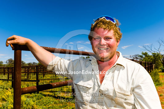 A cattleman on a remote outback cattle station in the desert. Coober Pedy, Wintinna Station, South Australia, Australia